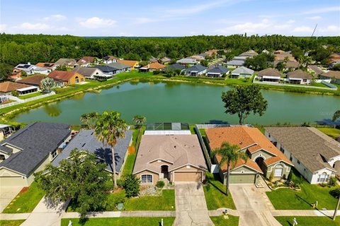 House in Wesley Chapel, Florida 3 bedrooms, 134.62 sq.m. № 2195673 - photo 2