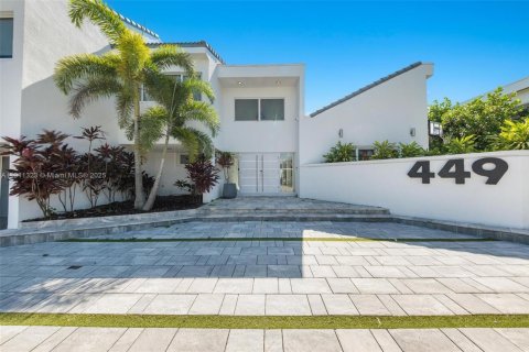 Купить виллу или дом в Халландейл-Бич, Флорида 5 спален, 383.31м2, № 1967265 - фото 2