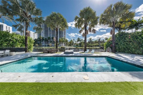Купить виллу или дом в Халландейл-Бич, Флорида 5 спален, 383.31м2, № 1967265 - фото 13