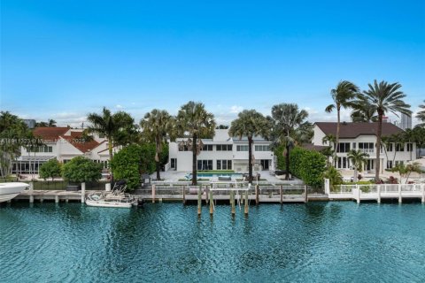 Купить виллу или дом в Халландейл-Бич, Флорида 5 спален, 383.31м2, № 1967265 - фото 7