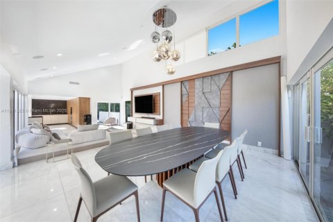 Купить виллу или дом в Халландейл-Бич, Флорида 5 спален, 383.31м2, № 1967265 - фото 23