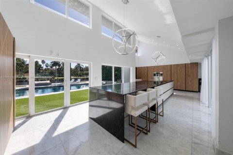 Купить виллу или дом в Халландейл-Бич, Флорида 5 спален, 383.31м2, № 1967265 - фото 30