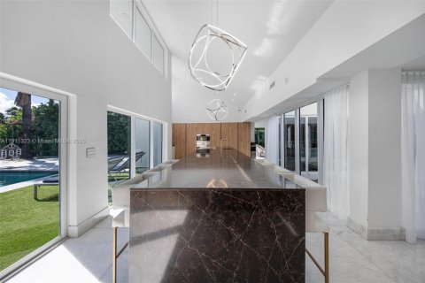 Купить виллу или дом в Халландейл-Бич, Флорида 5 спален, 383.31м2, № 1967265 - фото 29