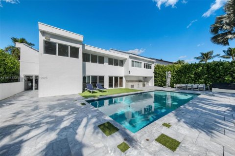Купить виллу или дом в Халландейл-Бич, Флорида 5 спален, 383.31м2, № 1967265 - фото 12