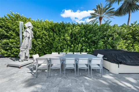 Купить виллу или дом в Халландейл-Бич, Флорида 5 спален, 383.31м2, № 1967265 - фото 9