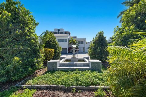 Купить виллу или дом в Халландейл-Бич, Флорида 5 спален, 383.31м2, № 1967265 - фото 3