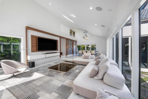 Купить виллу или дом в Халландейл-Бич, Флорида 5 спален, 383.31м2, № 1967265 - фото 14