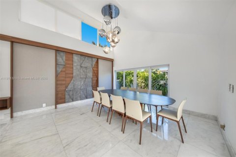 Купить виллу или дом в Халландейл-Бич, Флорида 5 спален, 383.31м2, № 1967265 - фото 21