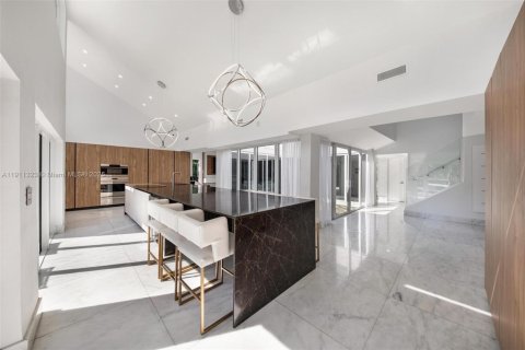 Купить виллу или дом в Халландейл-Бич, Флорида 5 спален, 383.31м2, № 1967265 - фото 28