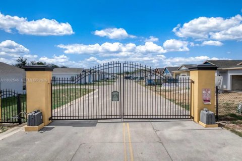 House in Sebring, Florida 3 bedrooms, 123.56 sq.m. № 1994687 - photo 14