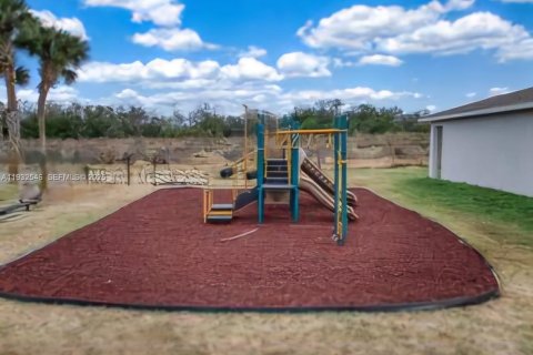 House in Sebring, Florida 3 bedrooms, 123.56 sq.m. № 1994687 - photo 12