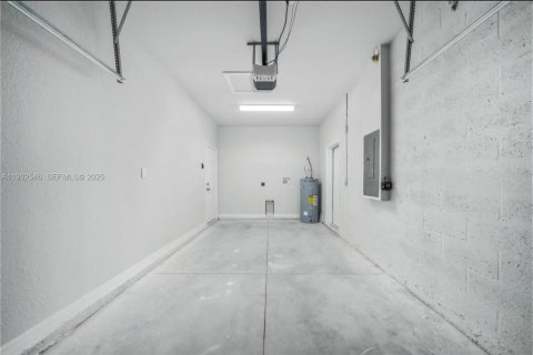 House in Sebring, Florida 3 bedrooms, 123.56 sq.m. № 1994687 - photo 7