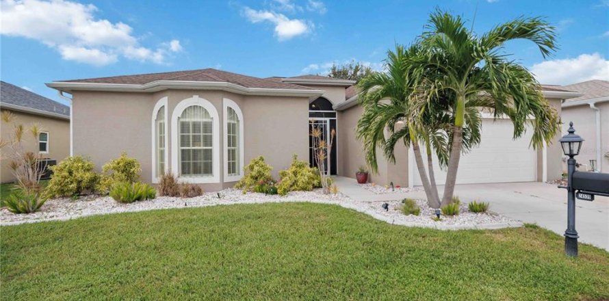 Casa en Port Charlotte, Florida 3 dormitorios, 193.24 m2 № 2386614