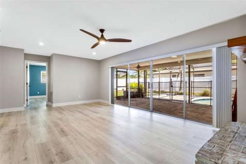 House in Clearwater, Florida 4 bedrooms, 213.02 sq.m. № 1771319 - photo 15