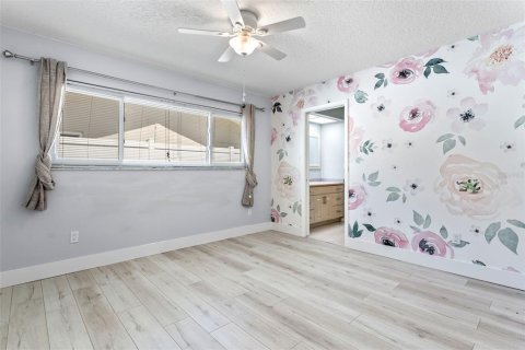 House in Clearwater, Florida 4 bedrooms, 213.02 sq.m. № 1771319 - photo 23