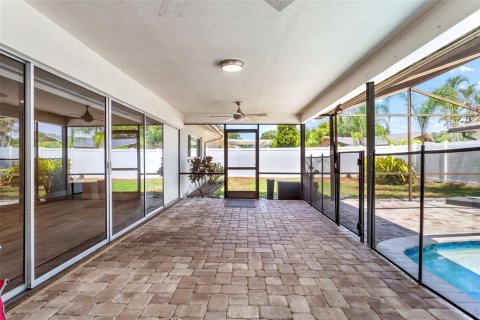 House in Clearwater, Florida 4 bedrooms, 213.02 sq.m. № 1771319 - photo 30