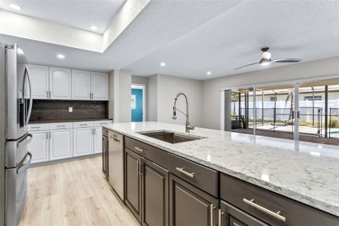 House in Clearwater, Florida 4 bedrooms, 213.02 sq.m. № 1771319 - photo 10