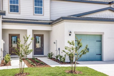 Townhouse in Dundee, Florida 2 bedrooms, 146.23 sq.m. № 2215297 - photo 2