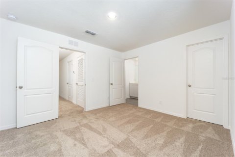 Townhouse in Dundee, Florida 2 bedrooms, 146.23 sq.m. № 2215297 - photo 14