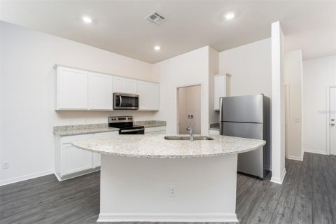 Townhouse in Dundee, Florida 2 bedrooms, 146.23 sq.m. № 2215297 - photo 4