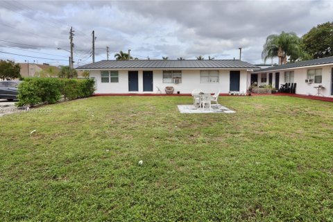 Купить коммерческую недвижимость в Халландейл-Бич, Флорида № 2034613 - фото 6