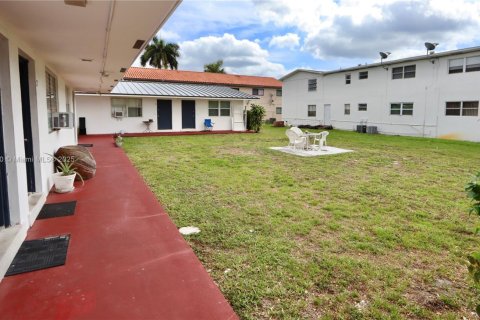 Купить коммерческую недвижимость в Халландейл-Бич, Флорида № 2034613 - фото 3