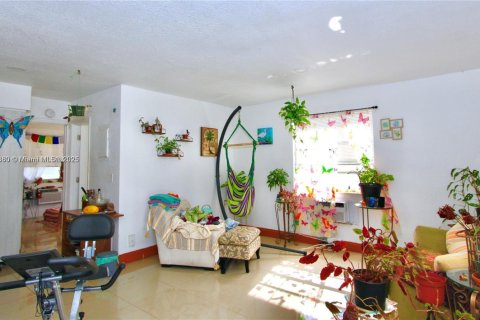 Купить коммерческую недвижимость в Халландейл-Бич, Флорида № 2034613 - фото 22