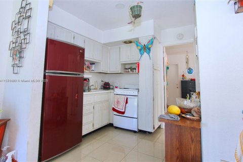 Купить коммерческую недвижимость в Халландейл-Бич, Флорида № 2034613 - фото 16