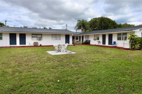 Купить коммерческую недвижимость в Халландейл-Бич, Флорида № 2034613 - фото 4