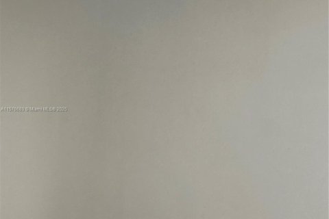 Купить коммерческую недвижимость в Халландейл-Бич, Флорида № 2034613 - фото 21