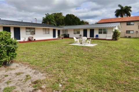 Купить коммерческую недвижимость в Халландейл-Бич, Флорида № 2034613 - фото 9