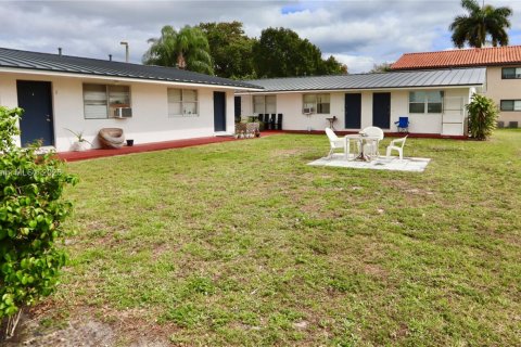 Купить коммерческую недвижимость в Халландейл-Бич, Флорида № 2034613 - фото 5