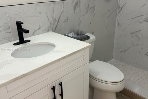 Купить коммерческую недвижимость в Халландейл-Бич, Флорида № 2034613 - фото 19