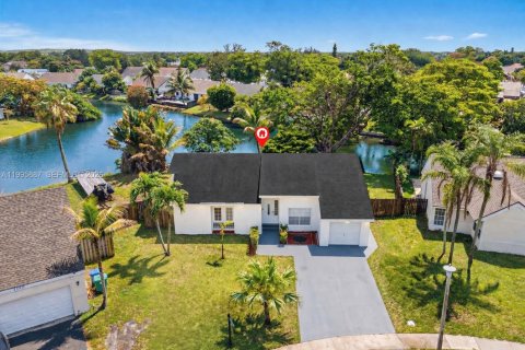 Дом в Мирамар, Флорида 3 спальни, 126.63м2 № 2067430