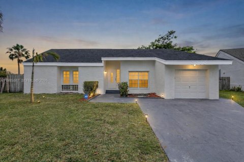 Купить виллу или дом в Мирамар, Флорида 3 спальни, 126.63м2, № 2067430 - фото 2