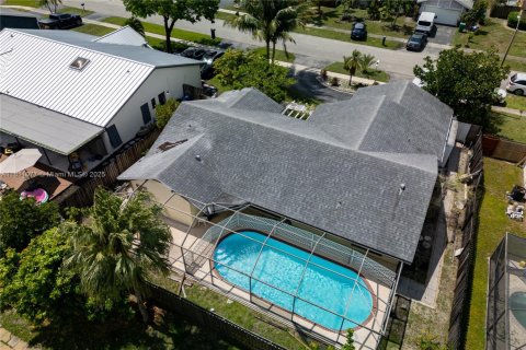Villa ou maison à vendre à Lauderhill, Floride: 3 chambres, 156.26 m2 № 1960025 - photo 3