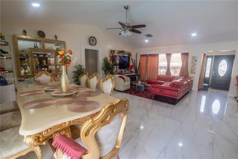 Villa ou maison à vendre à Lauderhill, Floride: 3 chambres, 156.26 m2 № 1960025 - photo 9