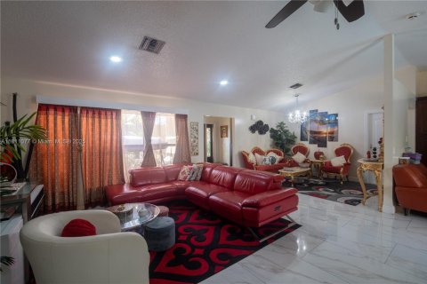 Villa ou maison à vendre à Lauderhill, Floride: 3 chambres, 156.26 m2 № 1960025 - photo 11