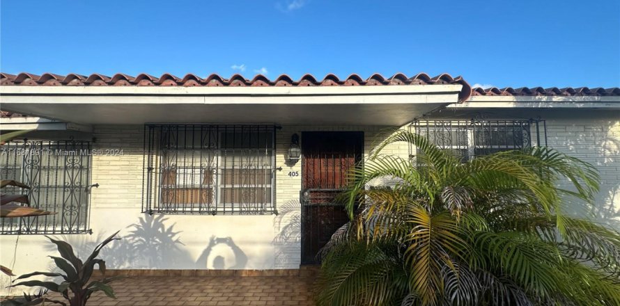 House in Hialeah, Florida 3 bedrooms, 155.43 sq.m. № 1892008