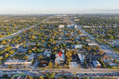 Купить коммерческую недвижимость в Холливуд, Флорида № 2031620 - фото 16