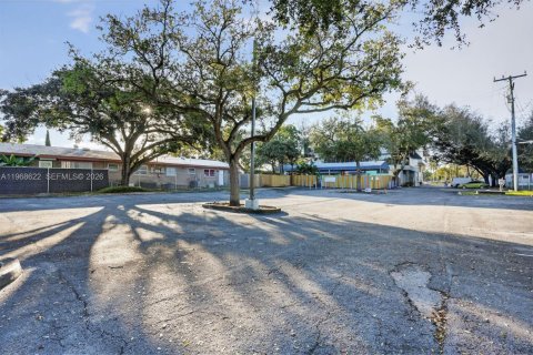 Купить коммерческую недвижимость в Холливуд, Флорида № 2031620 - фото 9