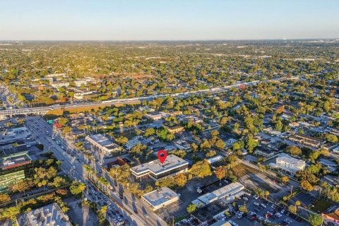 Купить коммерческую недвижимость в Холливуд, Флорида № 2031620 - фото 17