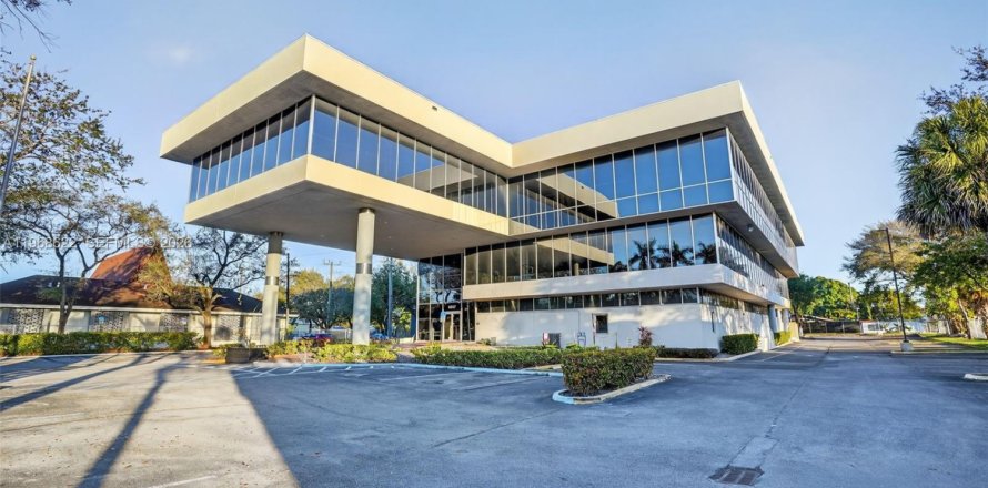 Коммерческая недвижимость в Холливуд, Флорида № 2031620