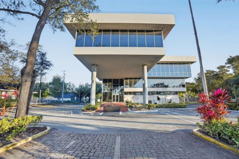 Купить коммерческую недвижимость в Холливуд, Флорида № 2031620 - фото 3