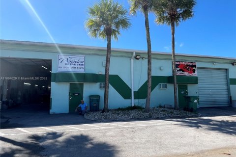 Propiedad comercial en venta en Cutler Bay, Florida № 2014079 - foto 5