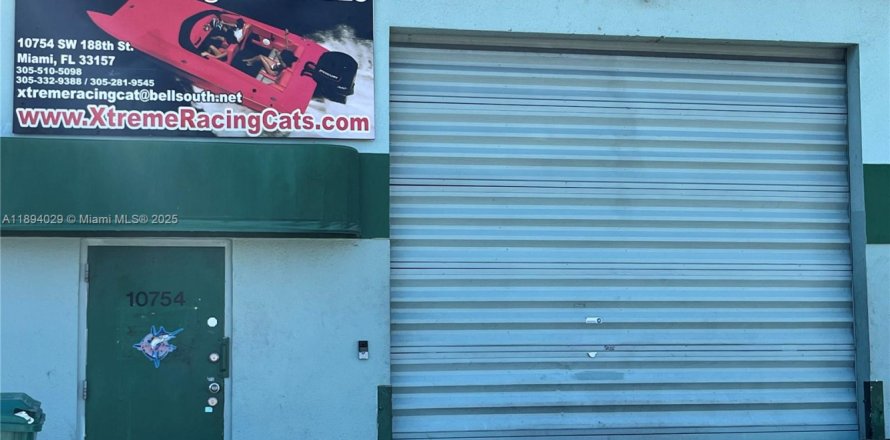 Propiedad comercial en Cutler Bay, Florida № 2014079
