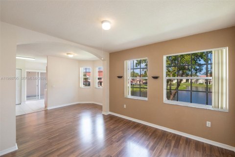 Condominio en venta en North Lauderdale, Florida, 3 dormitorios, 144.28 m2 № 2032831 - foto 3