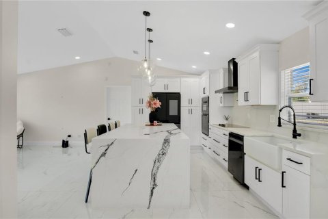 Villa ou maison à vendre à Deltona, Floride: 3 chambres, 154.78 m2 № 2406328 - photo 14