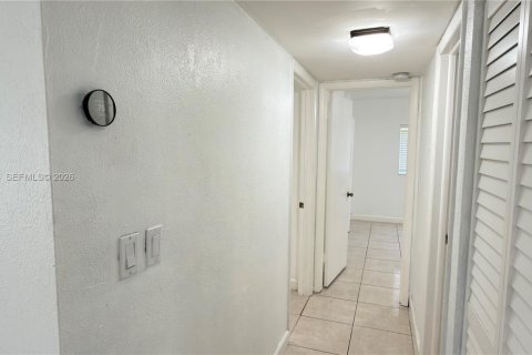 Copropriété à louer à Pembroke Pines, Floride: 2 chambres, 83.61 m2 № 2091381 - photo 13