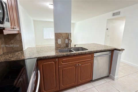 Copropriété à louer à Pembroke Pines, Floride: 2 chambres, 83.61 m2 № 2091381 - photo 5